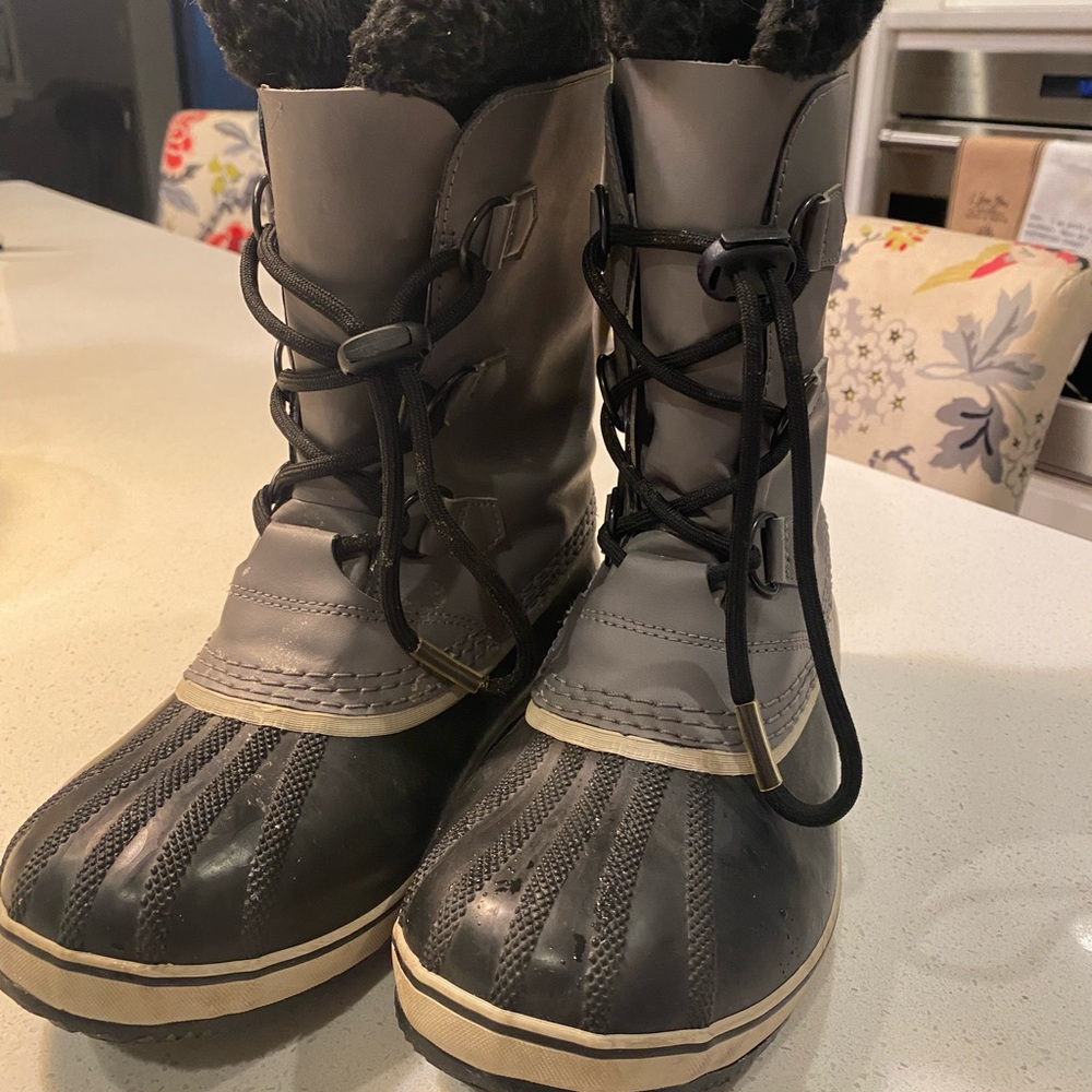 Boys winter Sorel boots grey/black Sz 7
